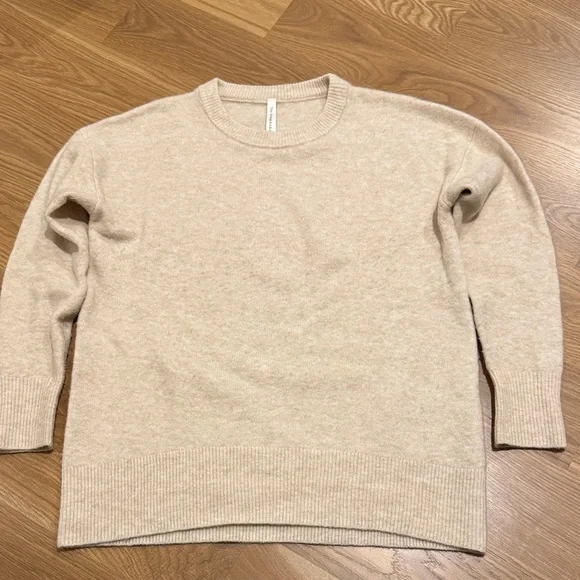 Aritzia Women's Cream Crew Neck Sweater - Picture 1 of 1